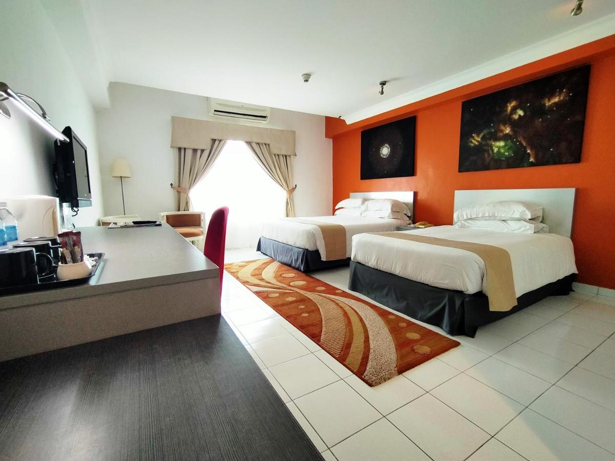 Klana Beach Resort Port Dickson Eksteriør billede